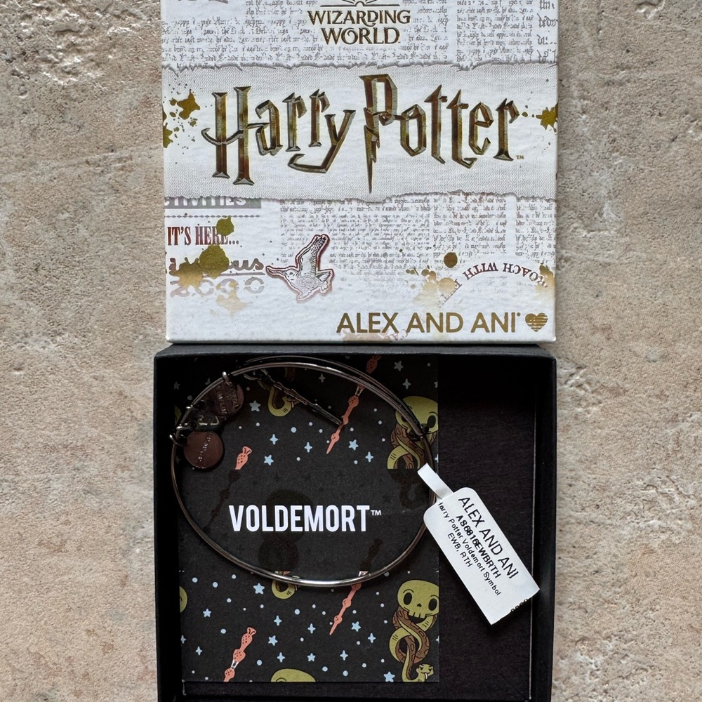 NIB & NWT: ALEX & ANI HARRY POTTER Voldemort's Wand Charm Expandable Bracelet